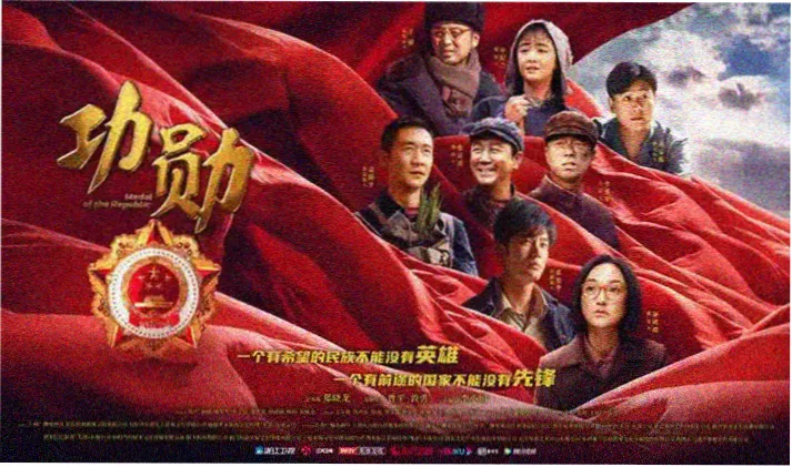 开荒保洁常用工具摆放，含除胶剂、塑料铲刀、玻璃刮与超细纤维布